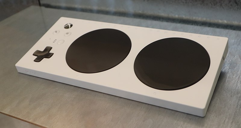 "Xbox Adaptive Controller V&A" by Geni (licensed under CC BY-SA 4.0.)